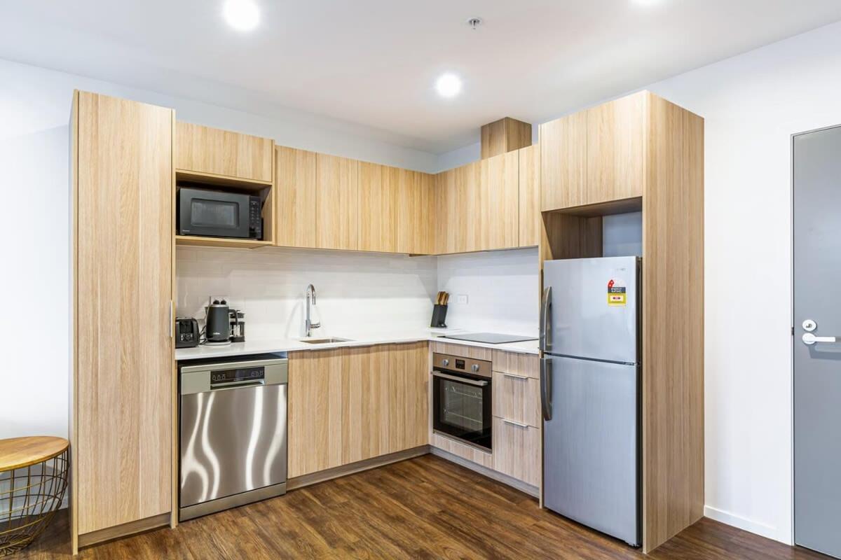 Stunning Ellerslie Apartment + Private Balcony Auckland Exterior photo