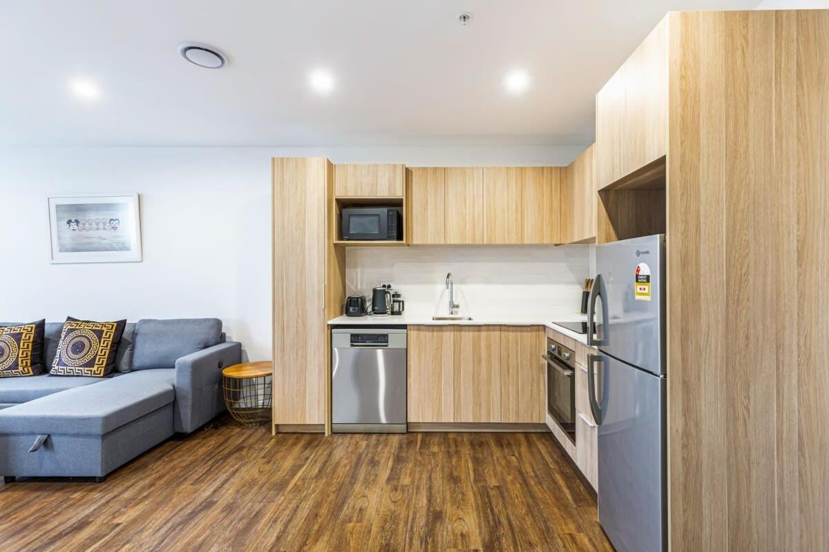 Stunning Ellerslie Apartment + Private Balcony Auckland Exterior photo