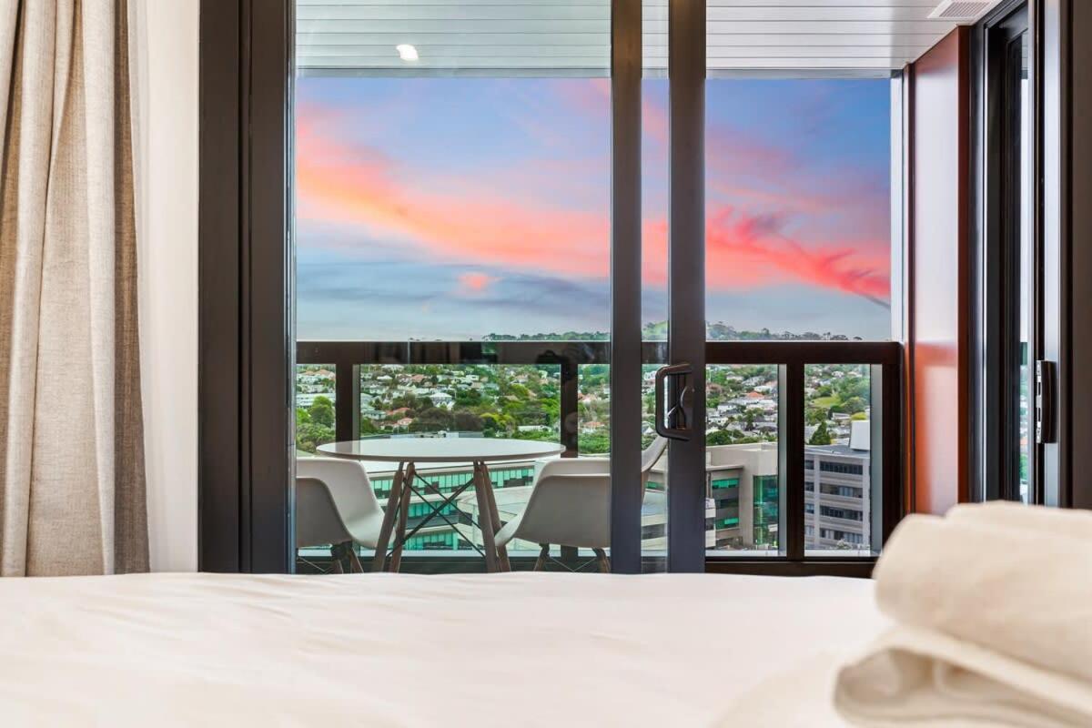 Stunning Ellerslie Apartment + Private Balcony Auckland Exterior photo