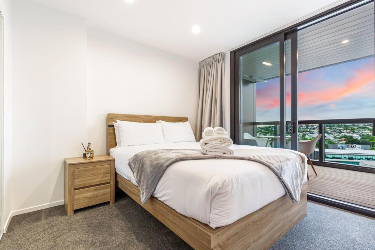 Stunning Ellerslie Apartment + Private Balcony Auckland Exterior photo