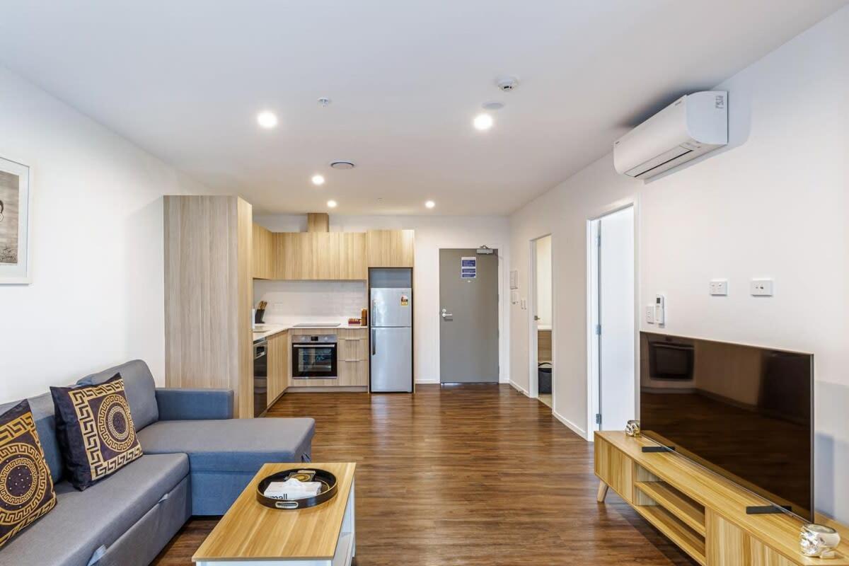 Stunning Ellerslie Apartment + Private Balcony Auckland Exterior photo